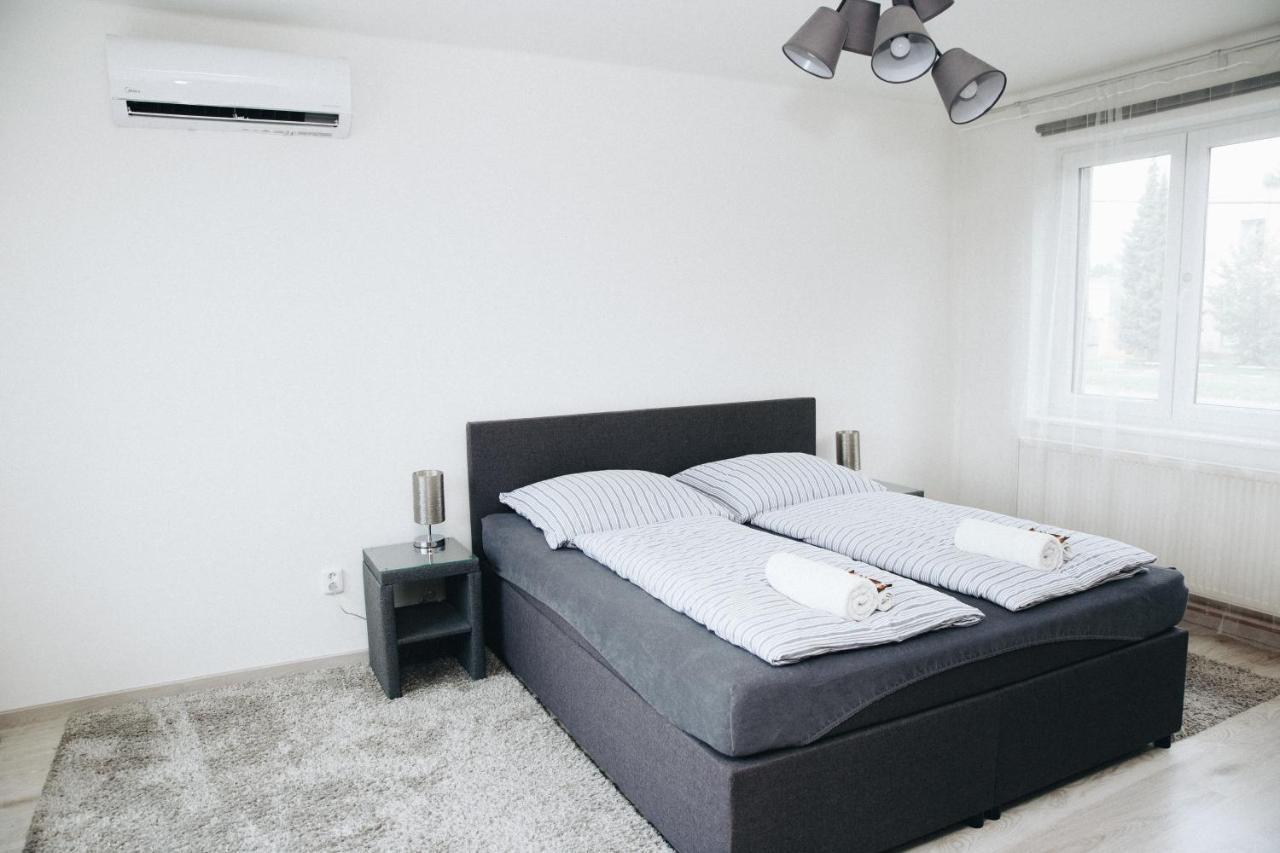 Alisa Apartments Kostomlaty nad Labem Bagian luar foto
