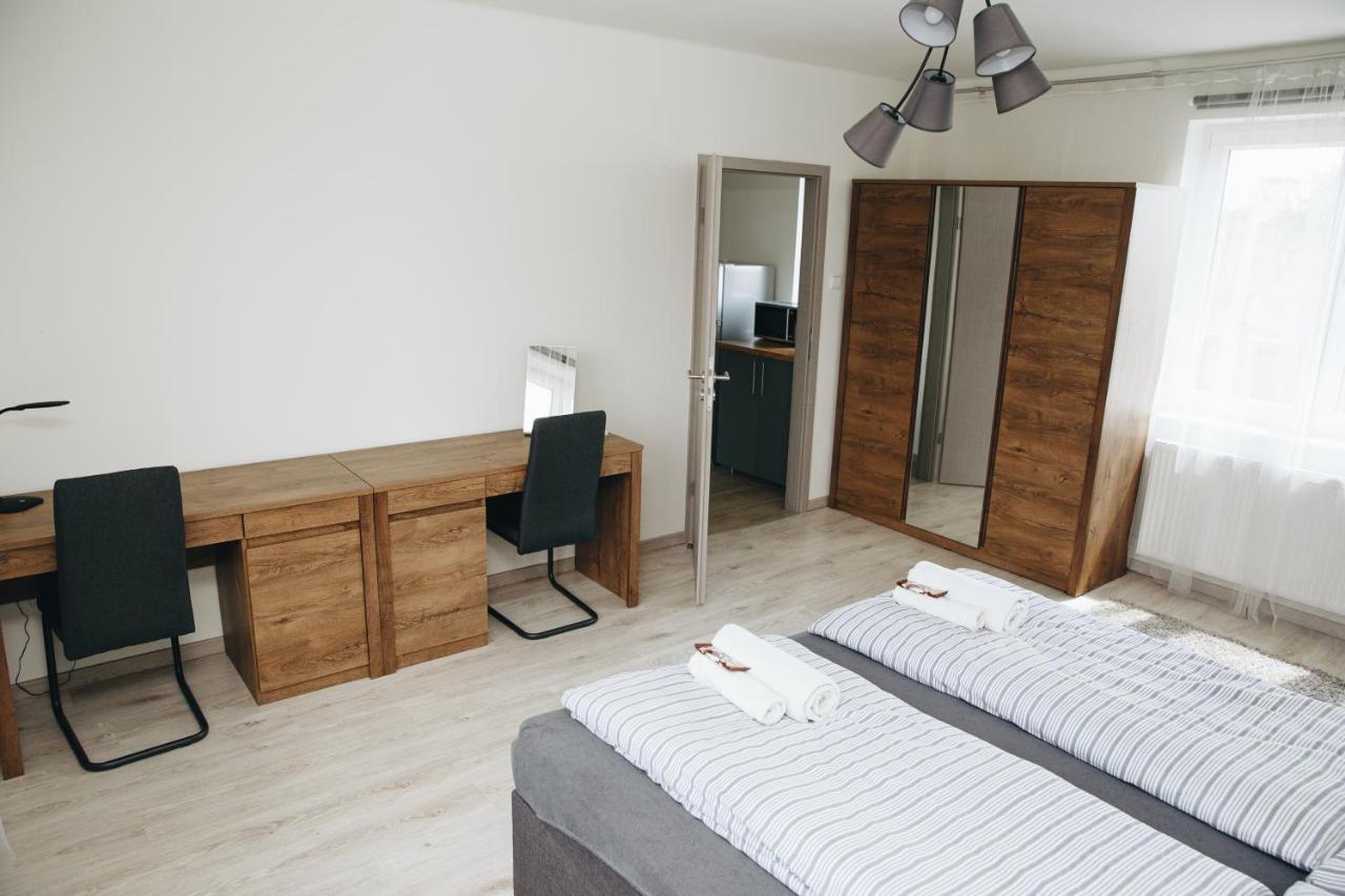 Alisa Apartments Kostomlaty nad Labem Bagian luar foto