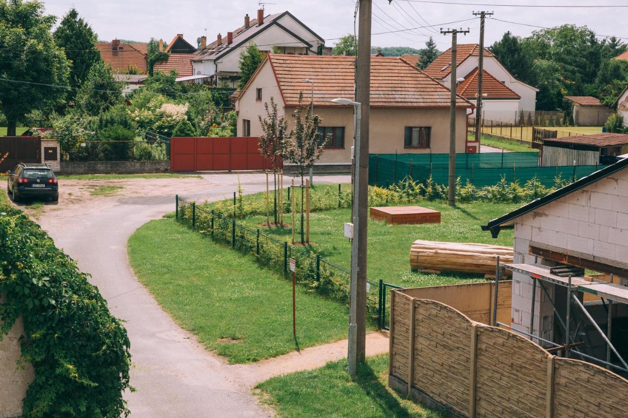 Alisa Apartments Kostomlaty nad Labem Bagian luar foto